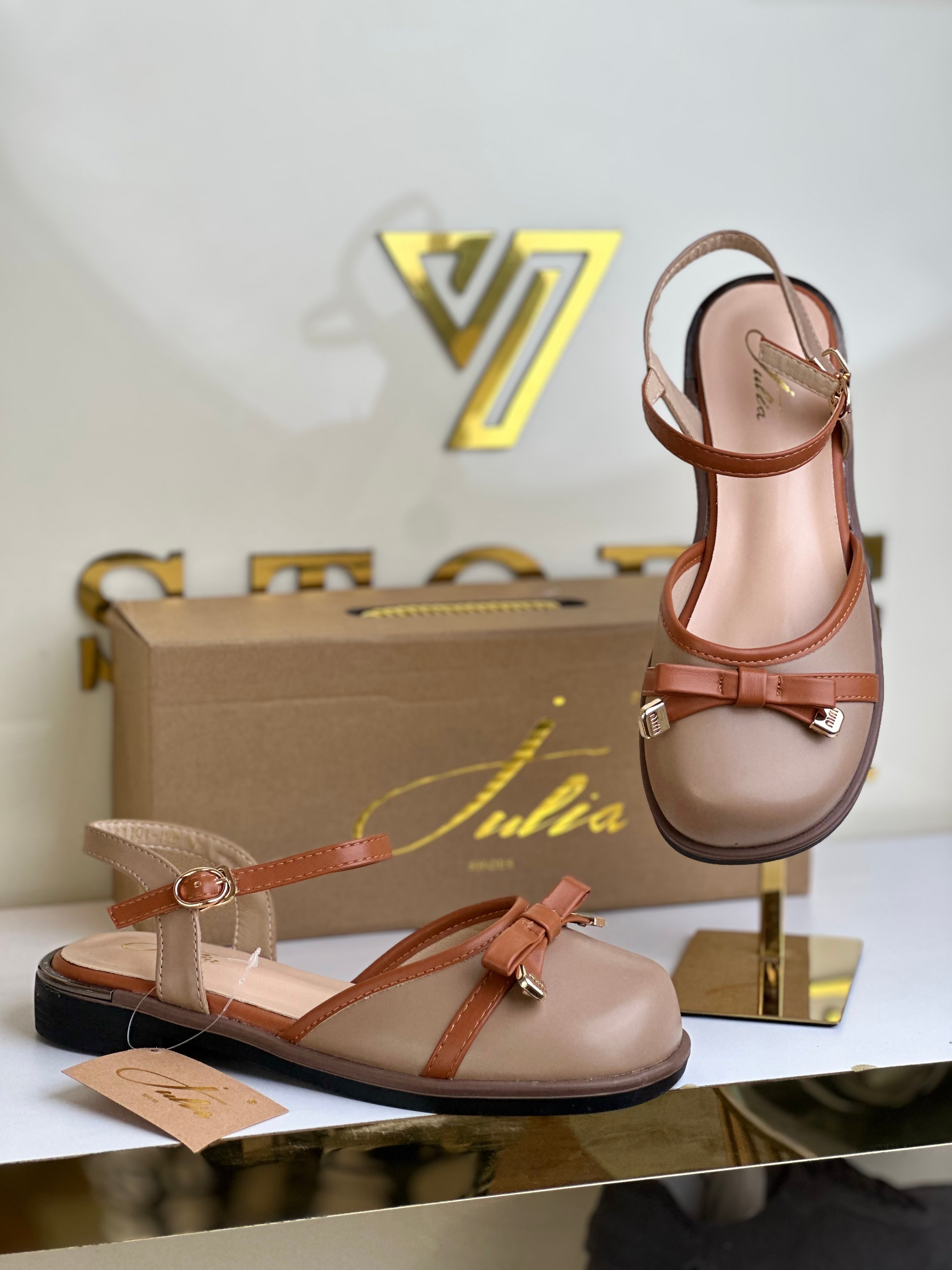 julia j1101-12b