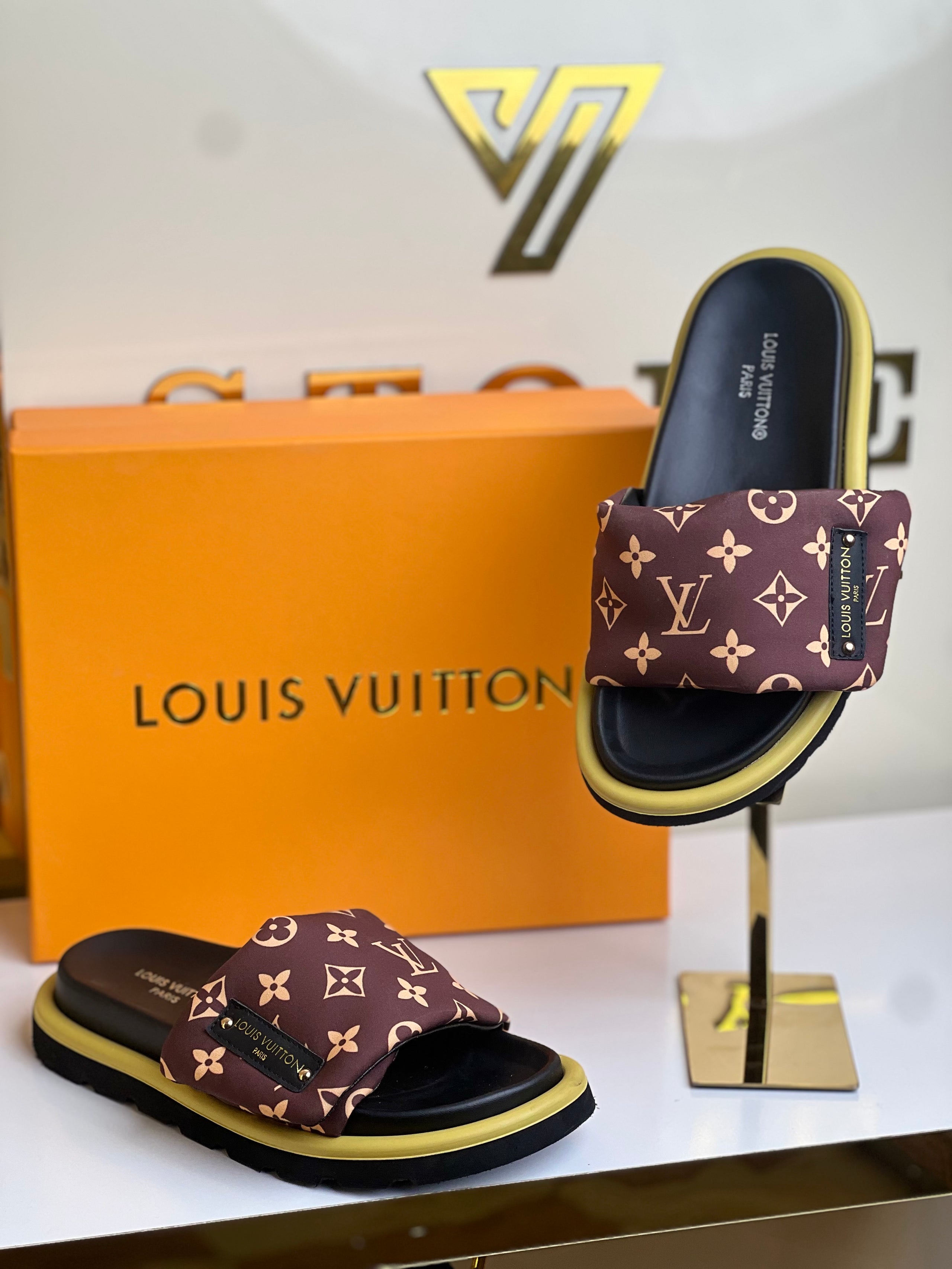 la Mule basse Pool Pillow de Louis Vuitton