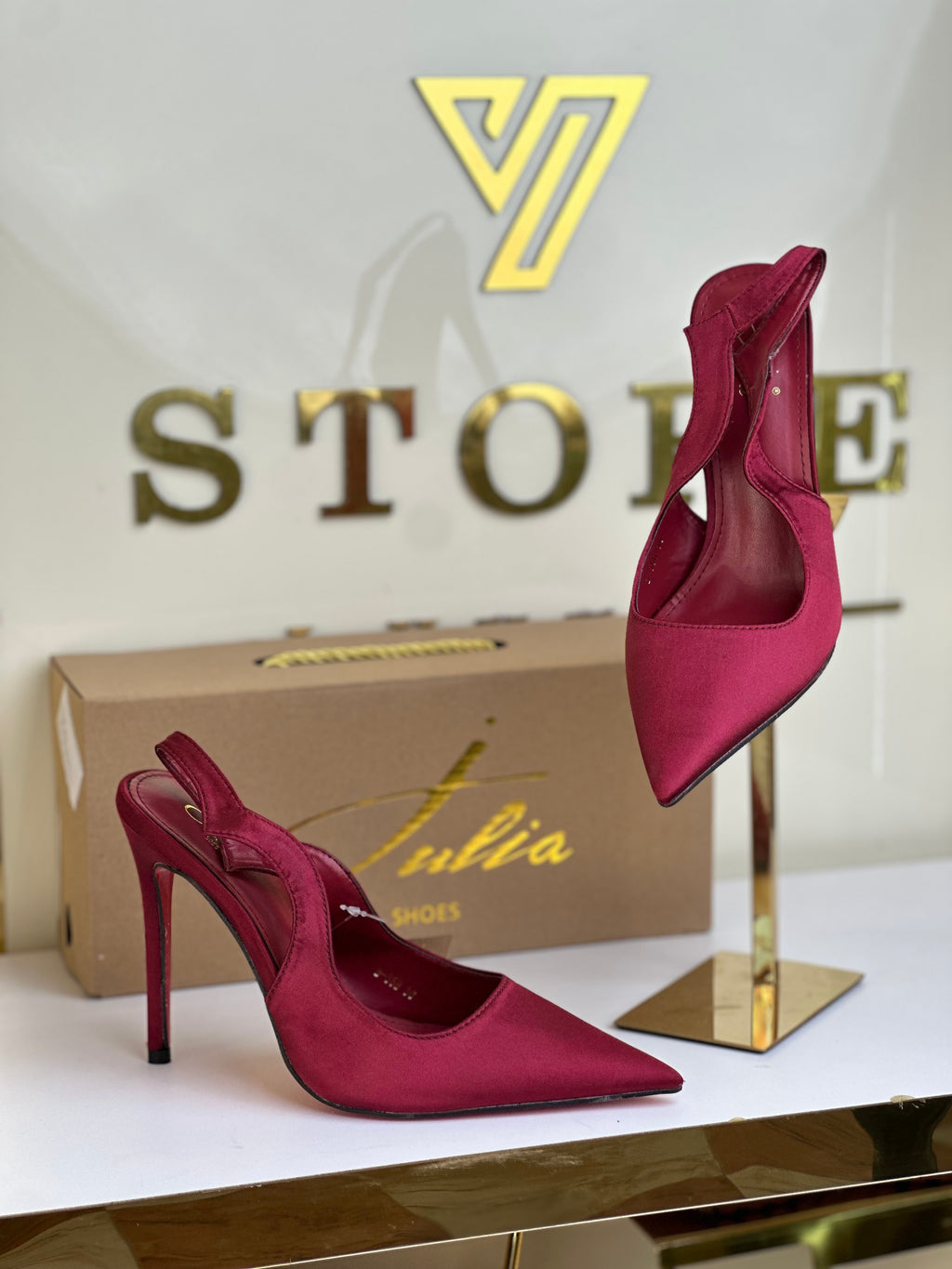 Julia motif Louboutin